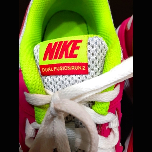 Nike - Picture 3 of 6